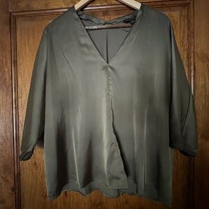 Banana Republic size L green top. Non smoking home.